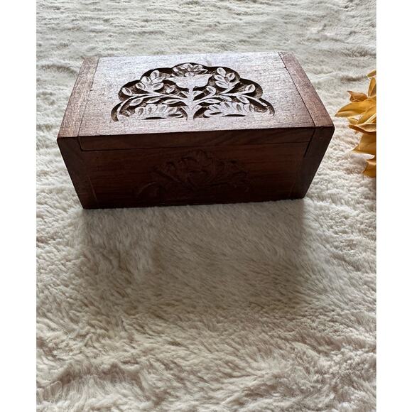 Carved Wooden Box - Vintage 5 1/2x 2 1/4x 3 1/4 - Picture 2 of 7